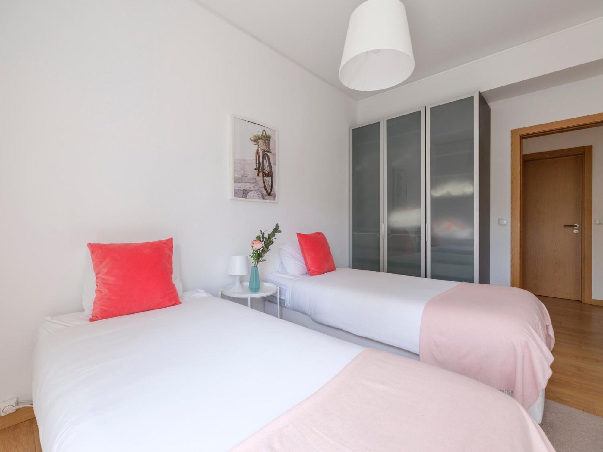 Olivais Spacious Apartment Near Airport Lisbon Luaran gambar