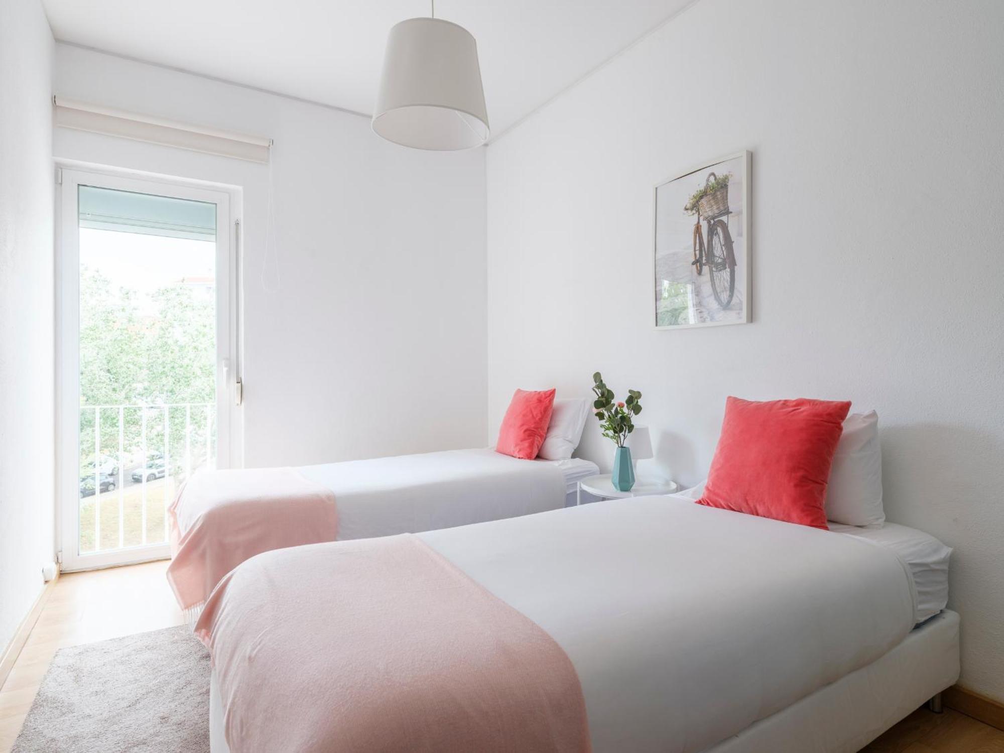 Olivais Spacious Apartment Near Airport Lisbon Luaran gambar